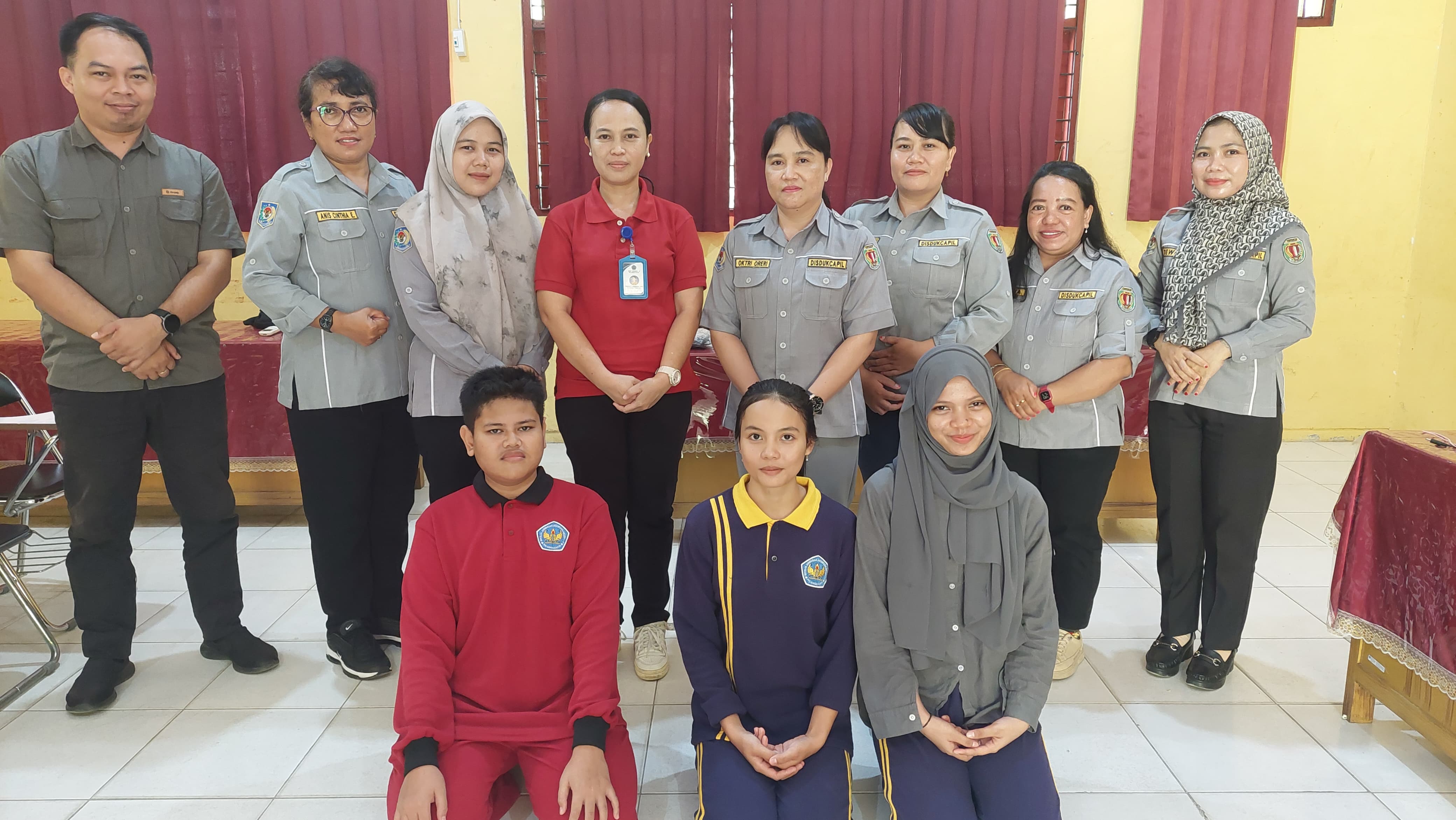 Bersama para guru dan siswa SMKN 4 Palangkaraya