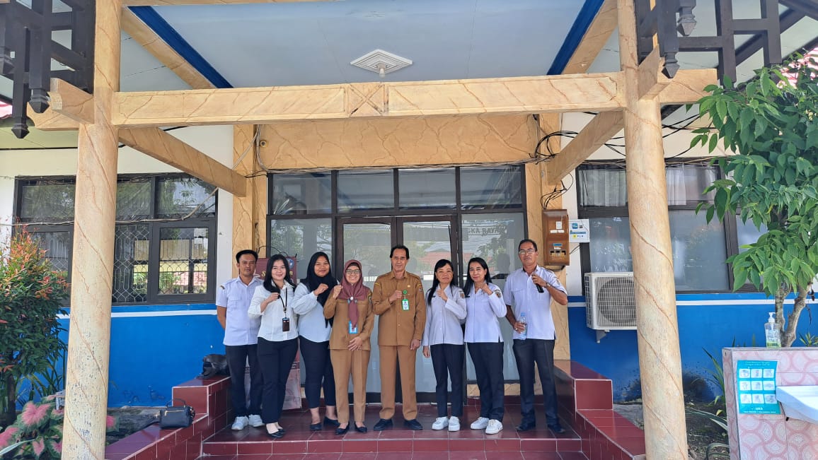 DISDUKCAPIL KAB. KATINGAN JEMPUT BOLA PEREKAMAN KTP ELEKTRONIK DI SMAN 5 PALANGKARAYA