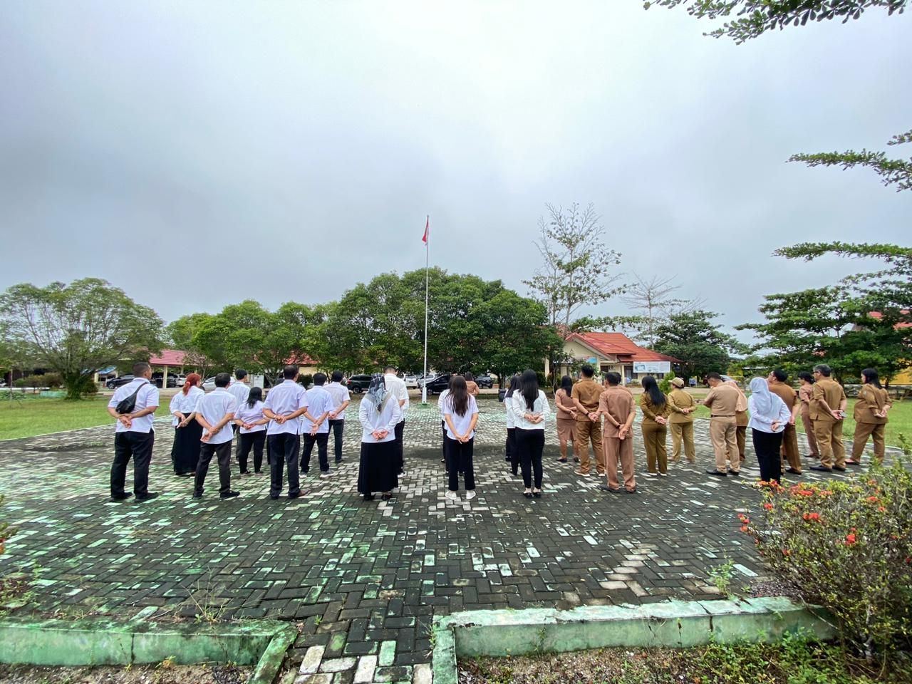Apel pagi ini dihadiri oleh seluruh staf Disdukcapil 