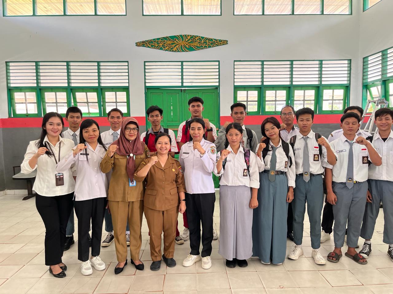 Foto bersama siswa siswi SMKS Karsa Mulya Palangkaraya