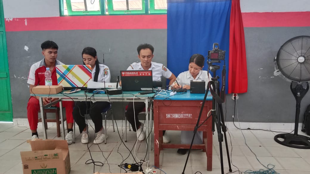 Perekaman KTP elektronik kepada siswa SMKS Karsa Mulya Palangkaraya